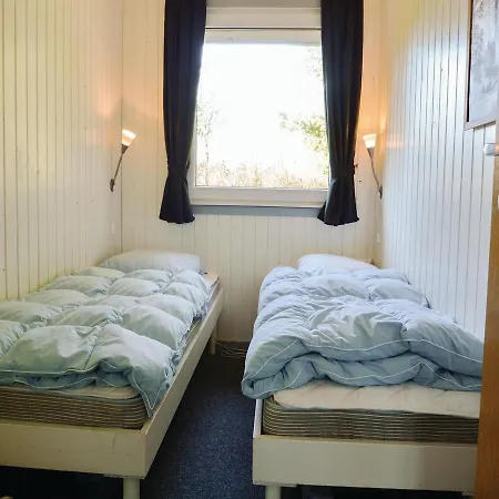 Three-bedroom Holiday In Skjern *